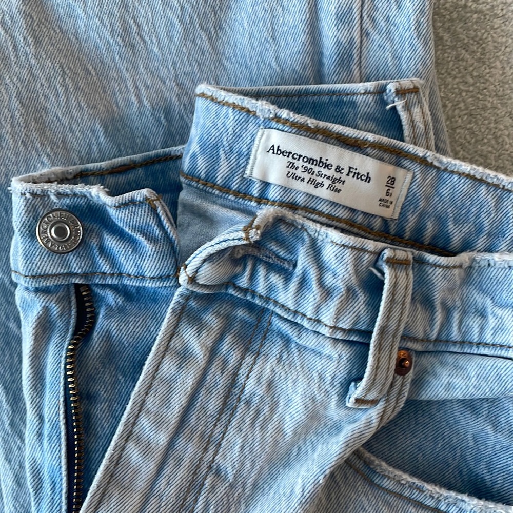 Abercrombie 90’s straight jeans